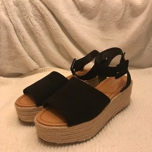 NWOT American Eagle Platform Sandals